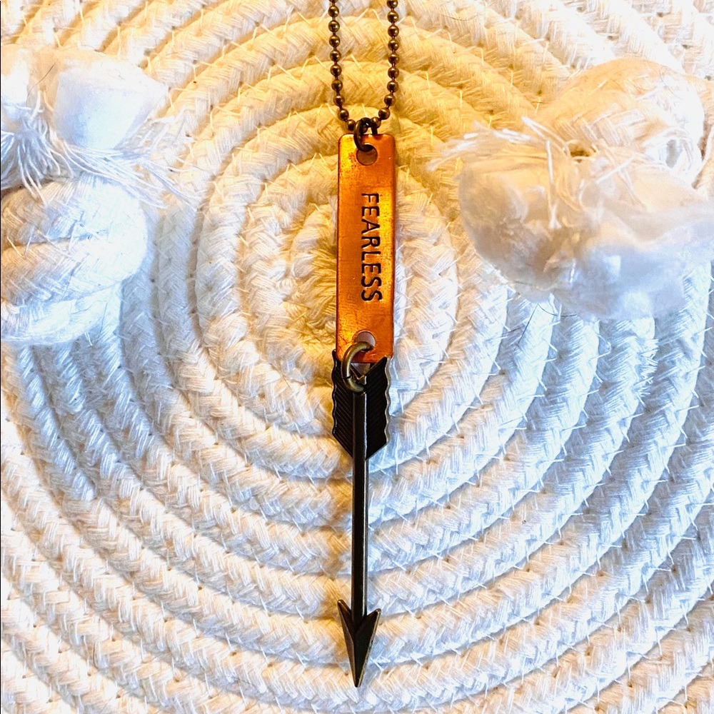 “Fearless” Arrow Necklace NWT